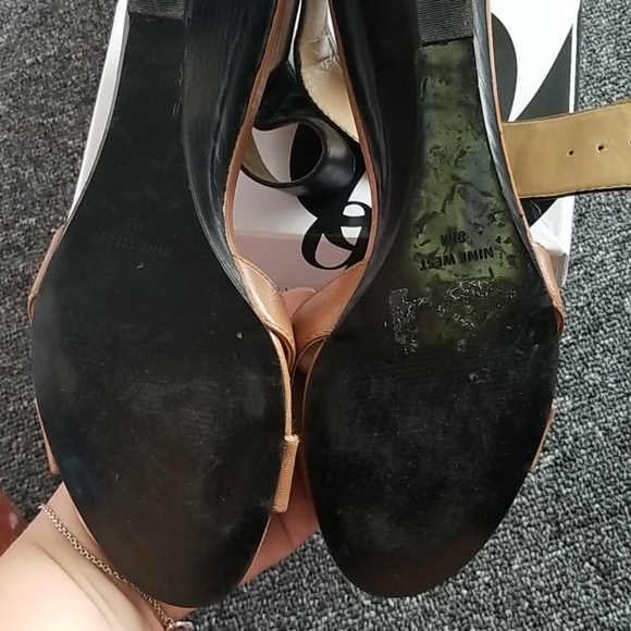 Black and tan wedges - Picture 5 of 6